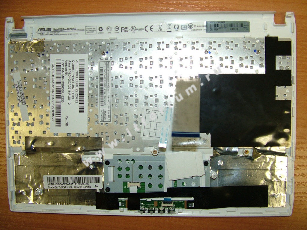Крышка клавиатуры с обратной стороны ноутбука Asus 1025
